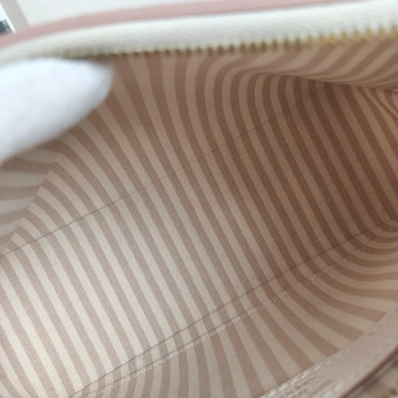 Louis Vuitton Crossbody Bag Boulogne Beige Monogram Empreinte Embossed Calfskin Small 26 × 9.5 × 16 cm — detail view 6 of 11