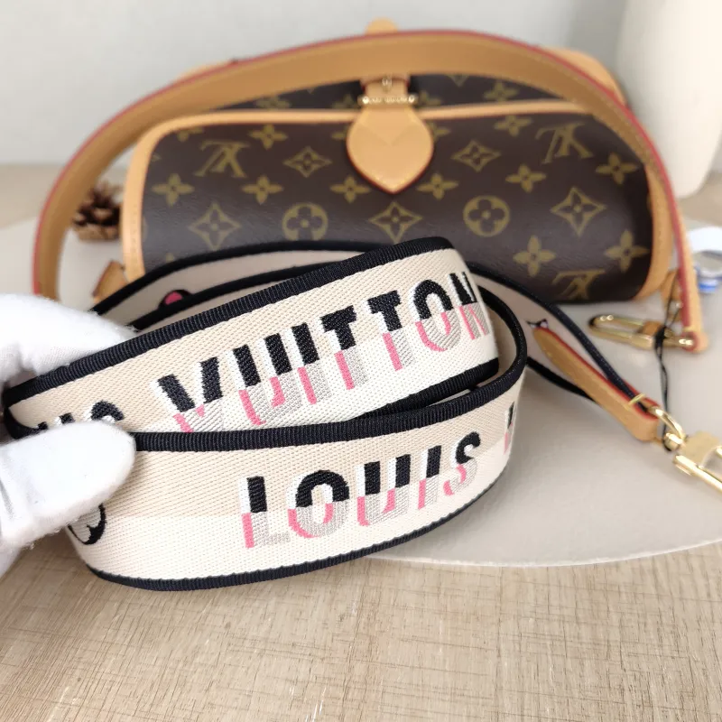 Louis Vuitton Crossbody Bag Shoulder Strap PVC Small 24 × 9 × 15 cm — detail view 11 of 15