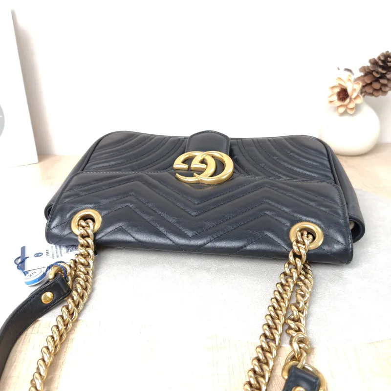 GUCCI Crossbody Bag GG Marmont Medium Marmont 26 Black CC alfskin Medium 26 × 7 × 15 cm — detail view 2 of 12