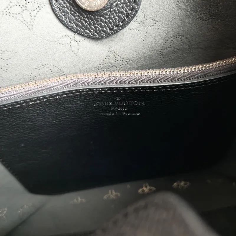 Louis Vuitton Shoulder Bag Carmel Hobo Shoulder Bag Black Calfskin One Size 35 × 17 × 40 cm — detail view 2 of 11