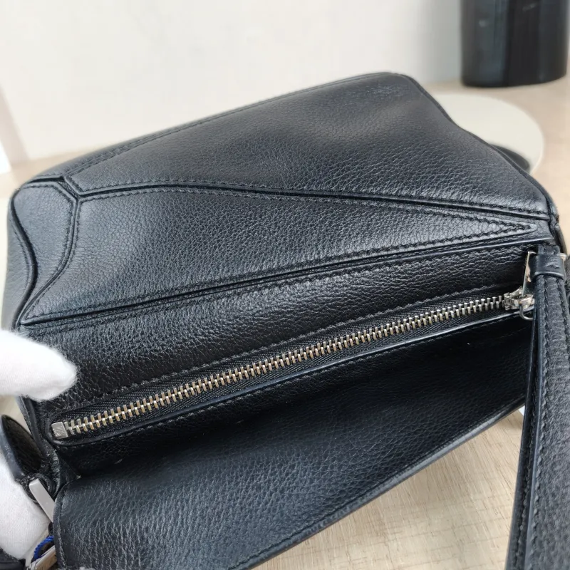 LOEWE Crossbody Bag Puzzle Black CC alfskin Mini 18 × 8 × 12.5 cm — detail view 10 of 11