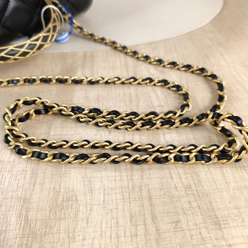 Chanel Crossbody Bag Black with Gold-Tone Hardware Lambskin One Size 25 × 10 × 16 cm — detail view 1 of 12