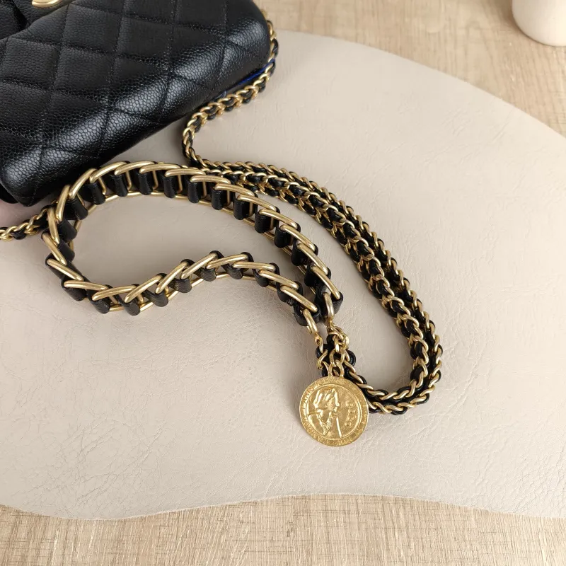 Chanel Crossbody Bag Black Grained Calfskin 19 × 6 × 14 cm — detail view 1 of 11