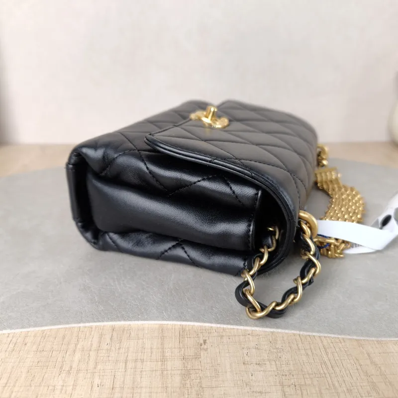 Chanel Crossbody Bag Crossbody Bag Black with Gold-Tone Hardware Lambskin Mini 20 × 6.5 × 13 cm — detail view 6 of 16