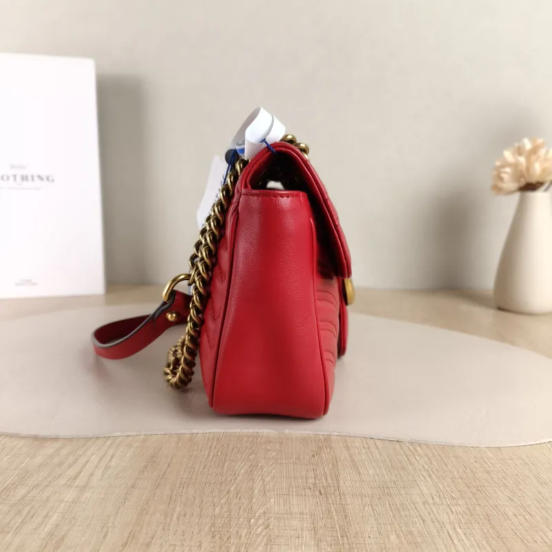 GUCCI Crossbody Bag GG Marmont Medium Marmont 26Red Calfskin Medium26 × 7 × 15 cm — detail view 8 of 11