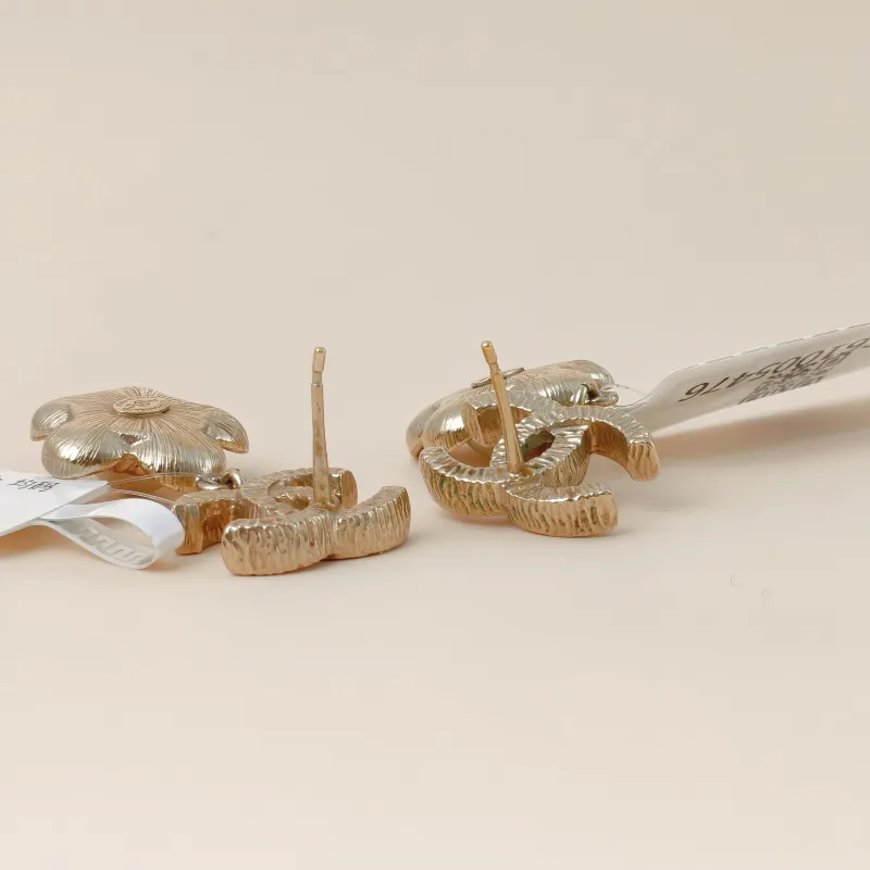 Chanel Earrings C Earrings Gold One Size — cover view 6 of 7