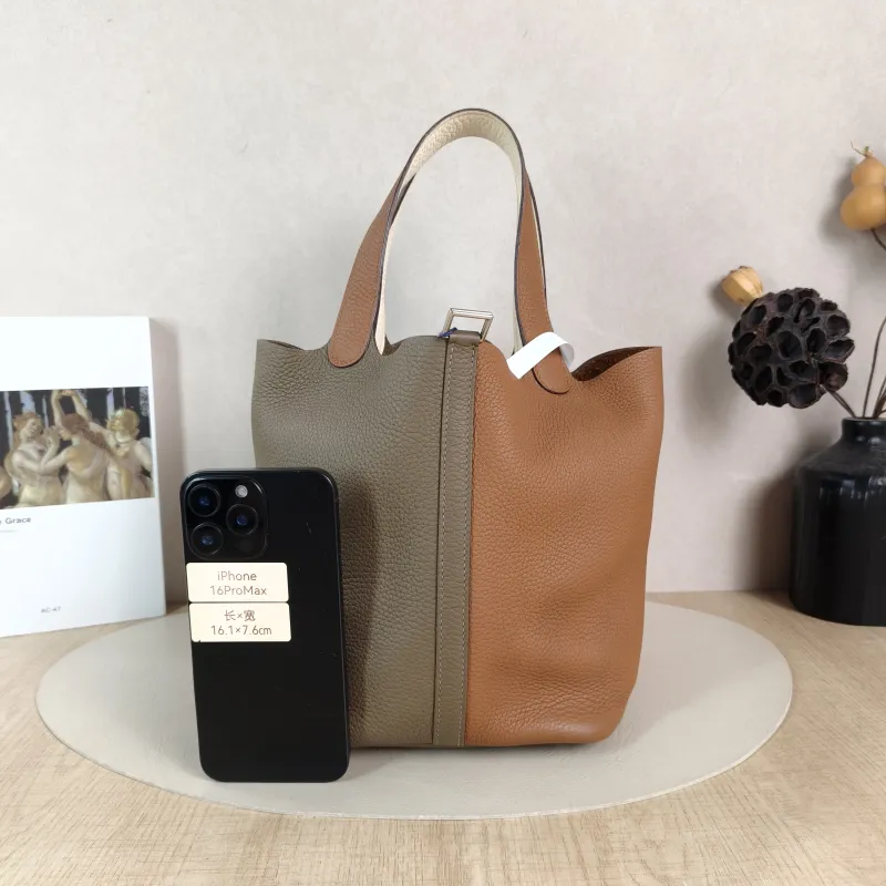 Hermès Top Handle Bag Picotin Lock 22 22 37 Brown · 18 · I2 TC Calfskin Medium 22 × 17 × 21 cm Z — cover view 5 of 6