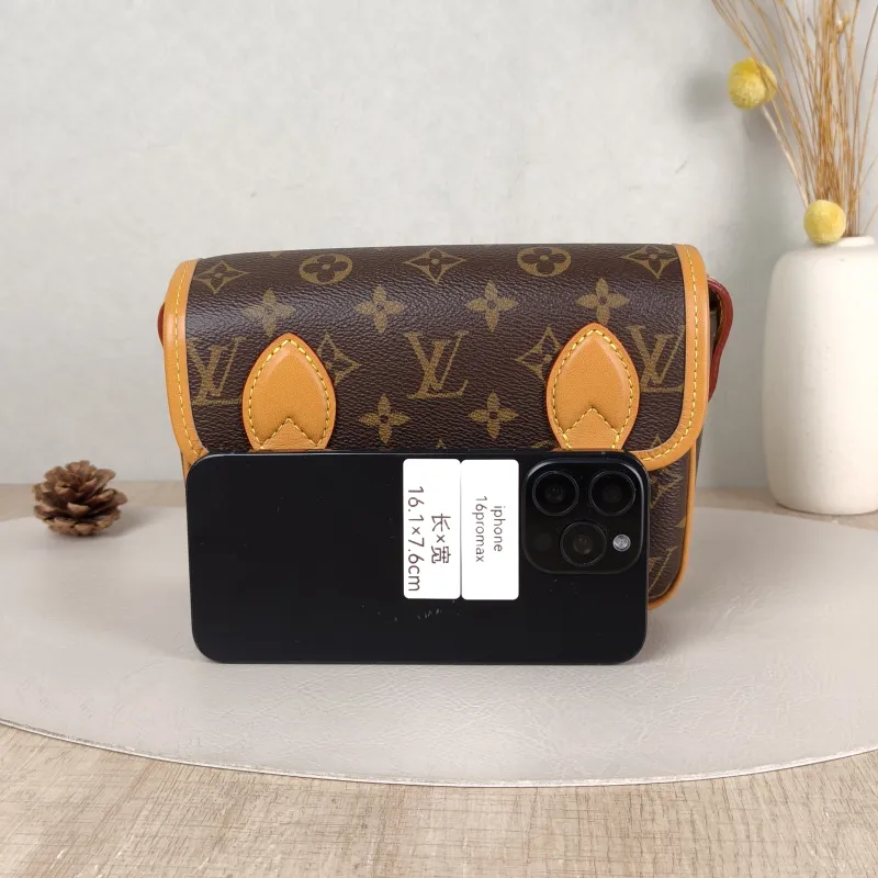 Louis Vuitton Crossbody Bag Satchel Messenger Bag Monogram PVC Mini 19.5 × 6 × 15 cm — cover view 4 of 6