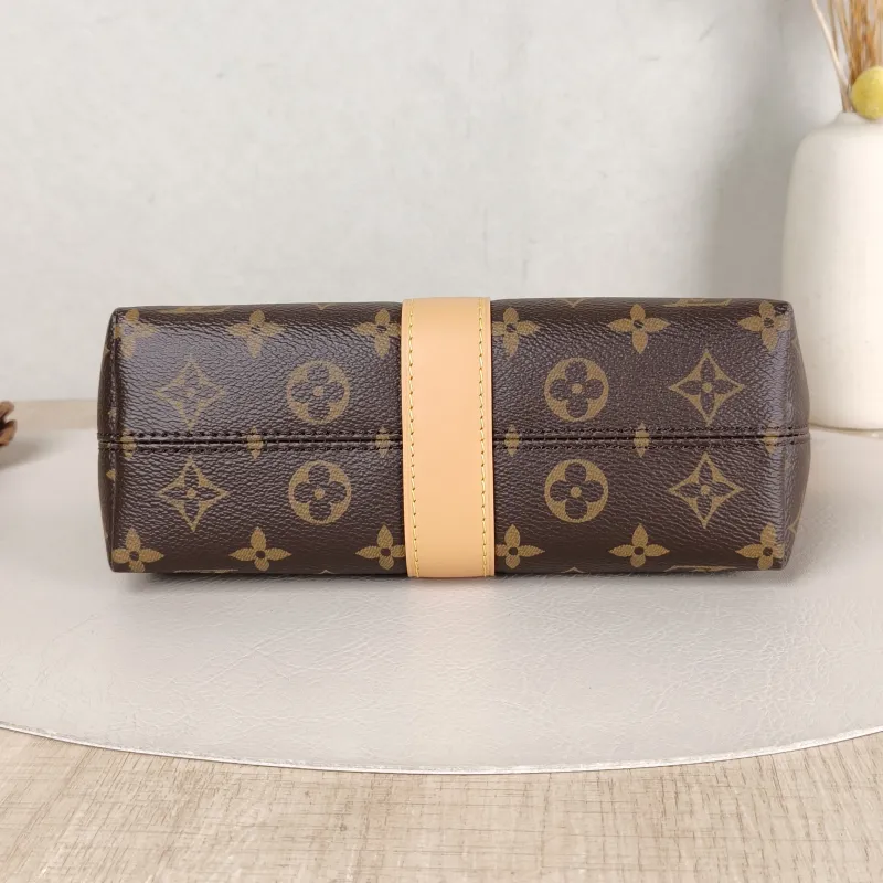 Louis Vuitton Shoulder Bag Pochette Mia Monogram PVC One Size 22 × 8 × 14.5 cm — cover view 6 of 6