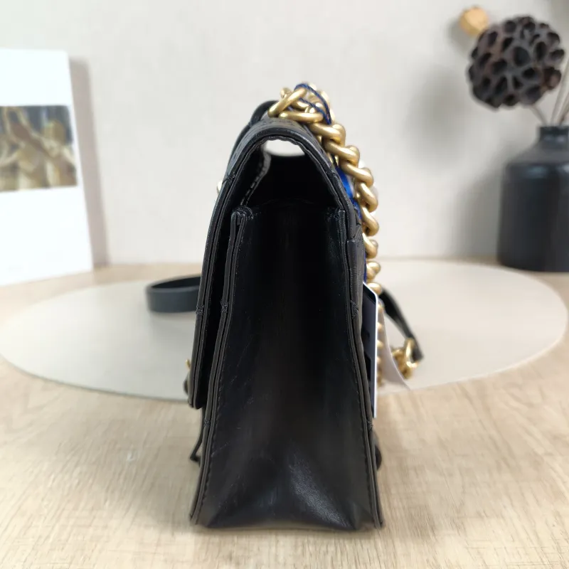 Chanel Crossbody Bag21b Black Calfskin One Size25 × 8 × 17 cm — detail view 3 of 13