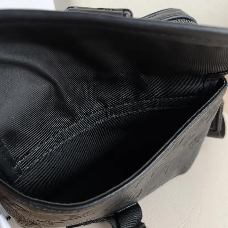 Louis Vuitton Crossbody Bag Getaway Messenger Bag Black Calfskin One Size 18 × 7.8 × 17 cm — detail view 3 of 12