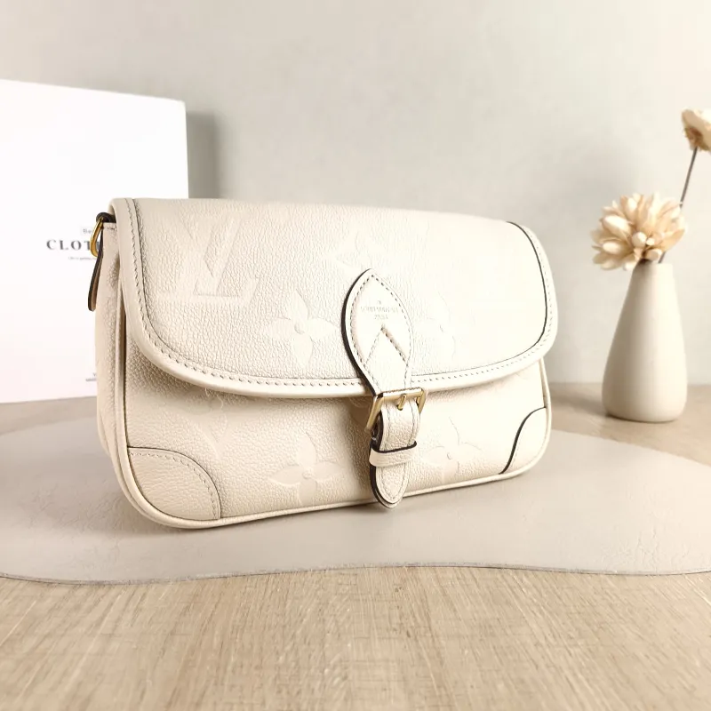 Louis Vuitton Crossbody Bag Diane Baguette Bag White Monogram Empreinte Embossed Calfskin Small 24 × 9 × 15 cm — cover view 4 of 5