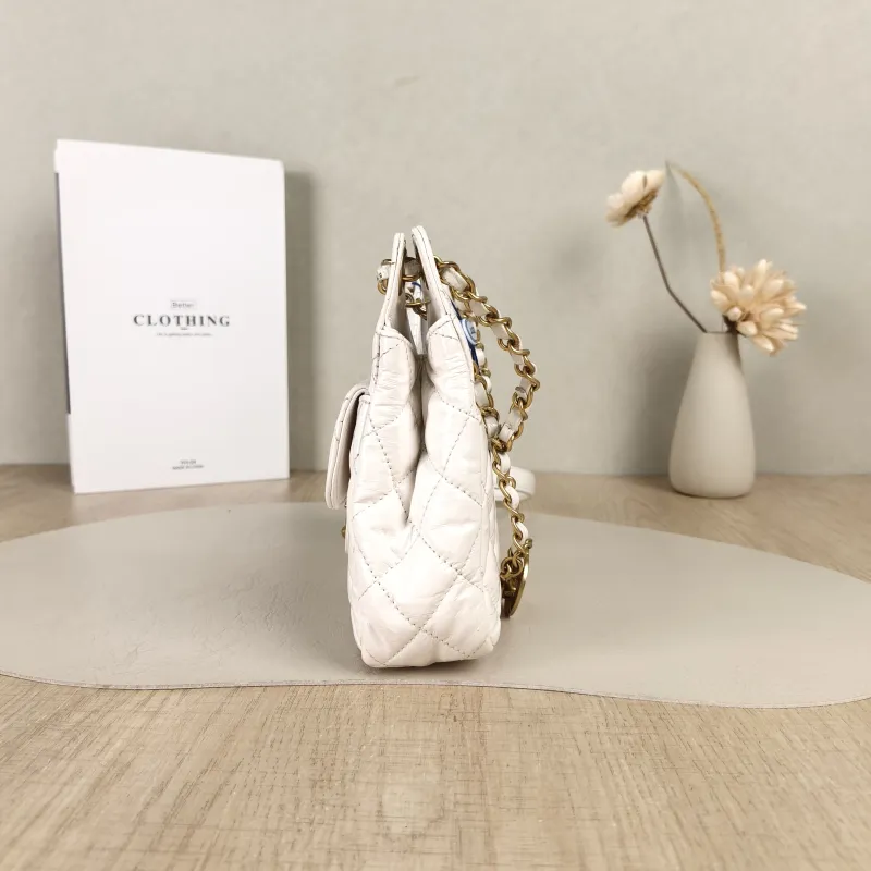 Chanel Crossbody Bag23p hobo White Waxed Leather Small19 × 6 × 17 cm — detail view 9 of 13