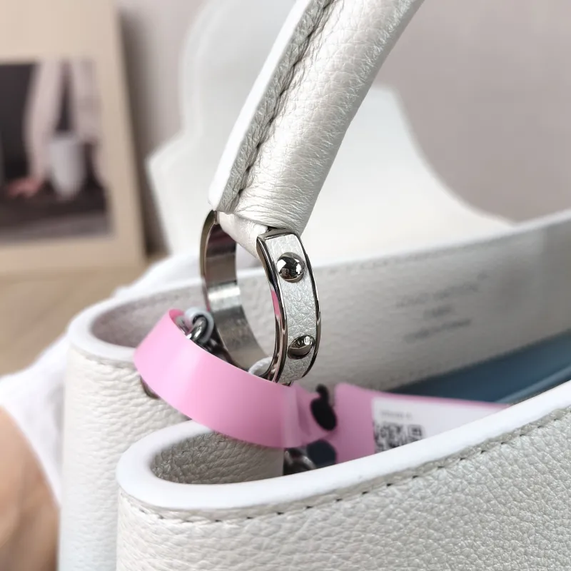 Louis Vuitton Top Handle Bag Capucines Calfskin BB 27 × 9 × 17.5 cm — detail view 13 of 15