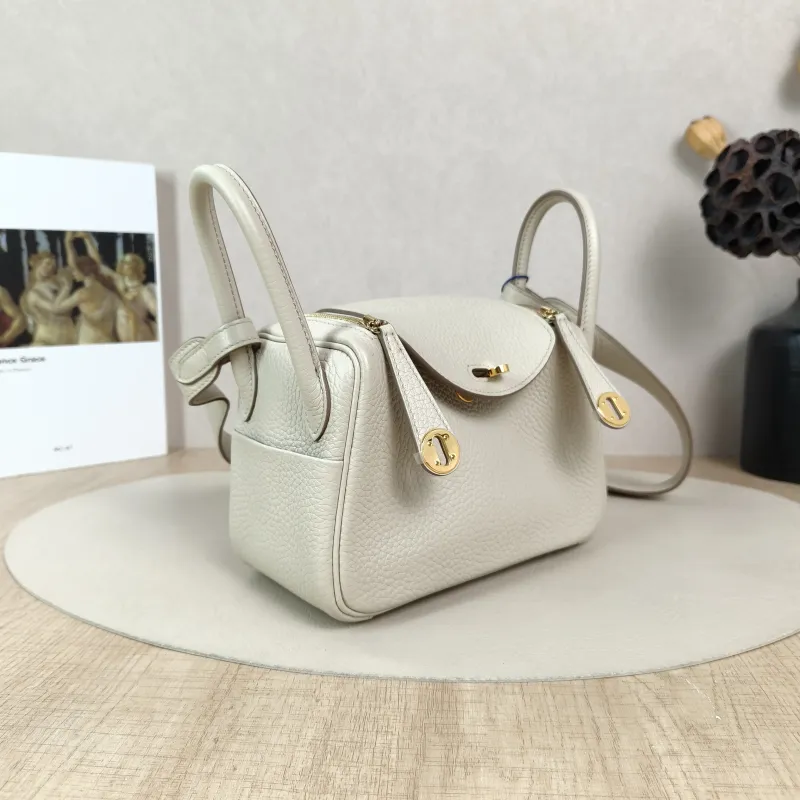 Hermès Crossbody Bag Lindy Mini 198LB eton TC Calfskinmini19 × 9.5 × 13 cm — cover view 3 of 6