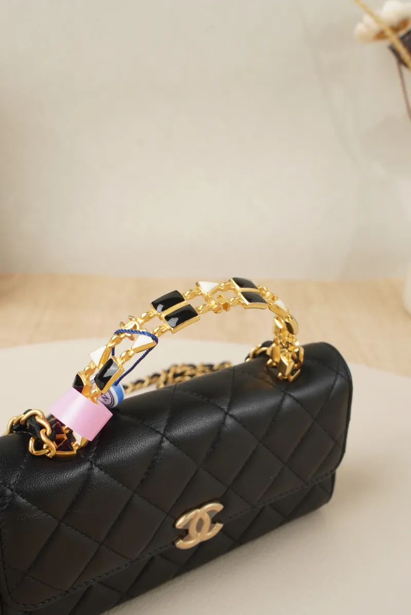 Chanel 22b kelly Black with Gold-Tone Hardware Lambskin Microchip Edition · · 18.5 × 4.5 × 10 cm — detail view 1 of 15