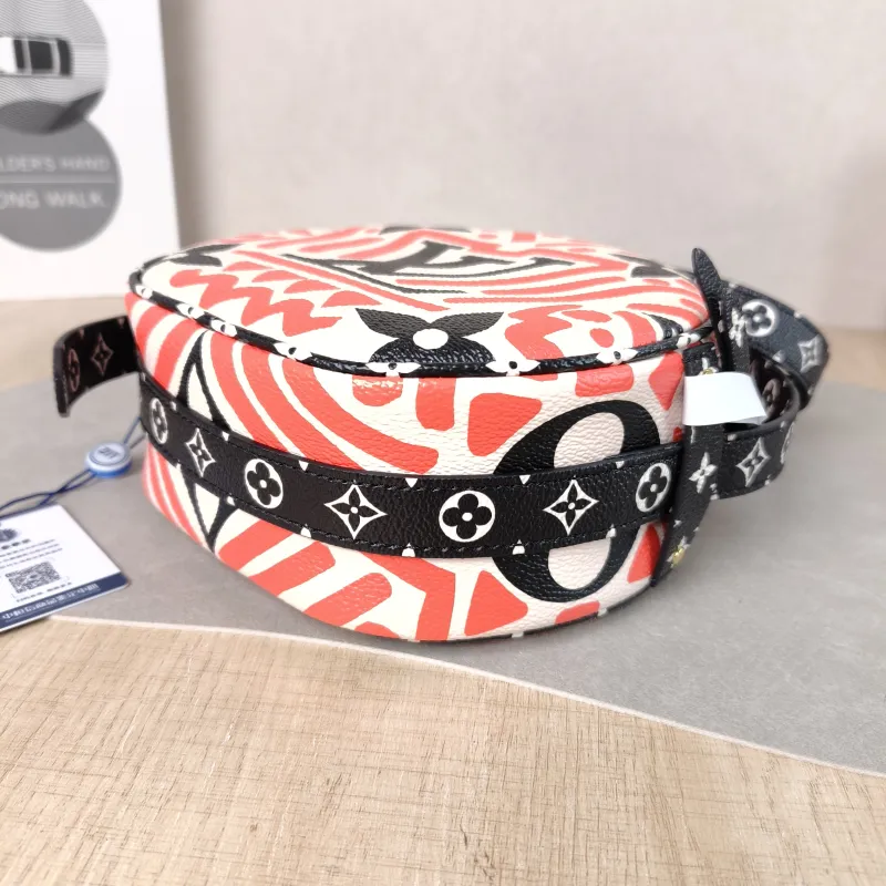 Louis Vuitton Crossbody Bag BOITE CHAPEAU SOUPLE Black PVC Small 17 × 7 × 16 cm — detail view 6 of 9
