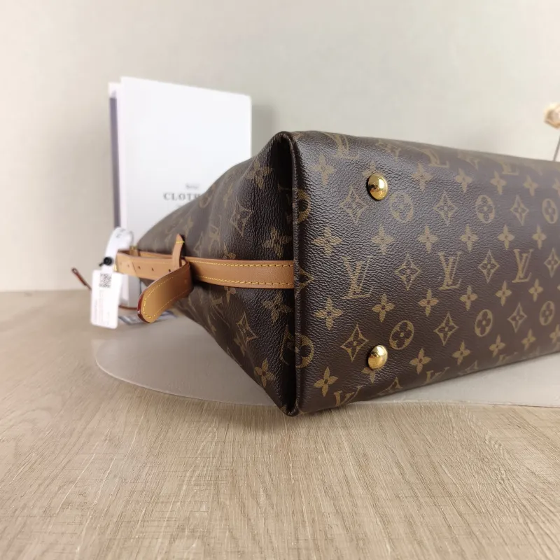 Louis Vuitton Crossbody Bag Carryall Monogram PVC Medium 39 × 15 × 30 cm — detail view 2 of 12
