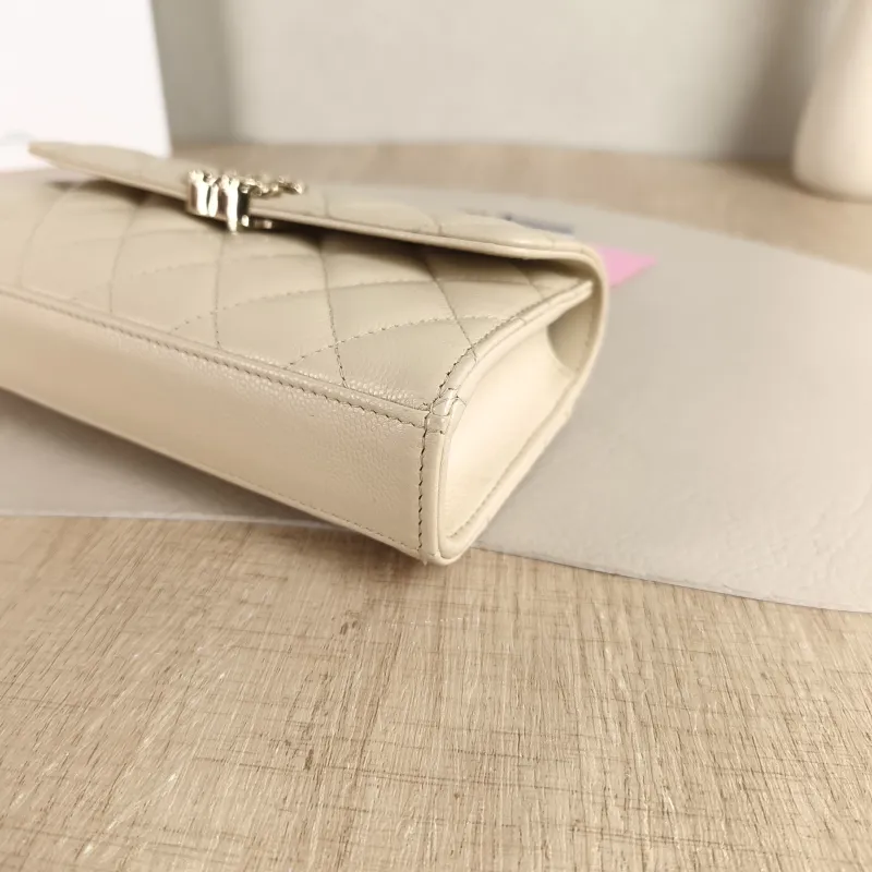 Chanel Crossbody Bag kelly Beige Grained Calfskin One Size 18 × 4.5 × 10 cm — detail view 3 of 12