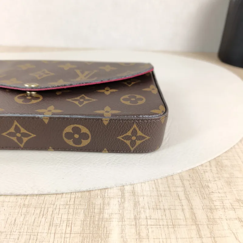 Louis Vuitton Crossbody Bag Pochette Félicie Monogram PVC Small21 × 3 × 12 cm — detail view 16 of 17