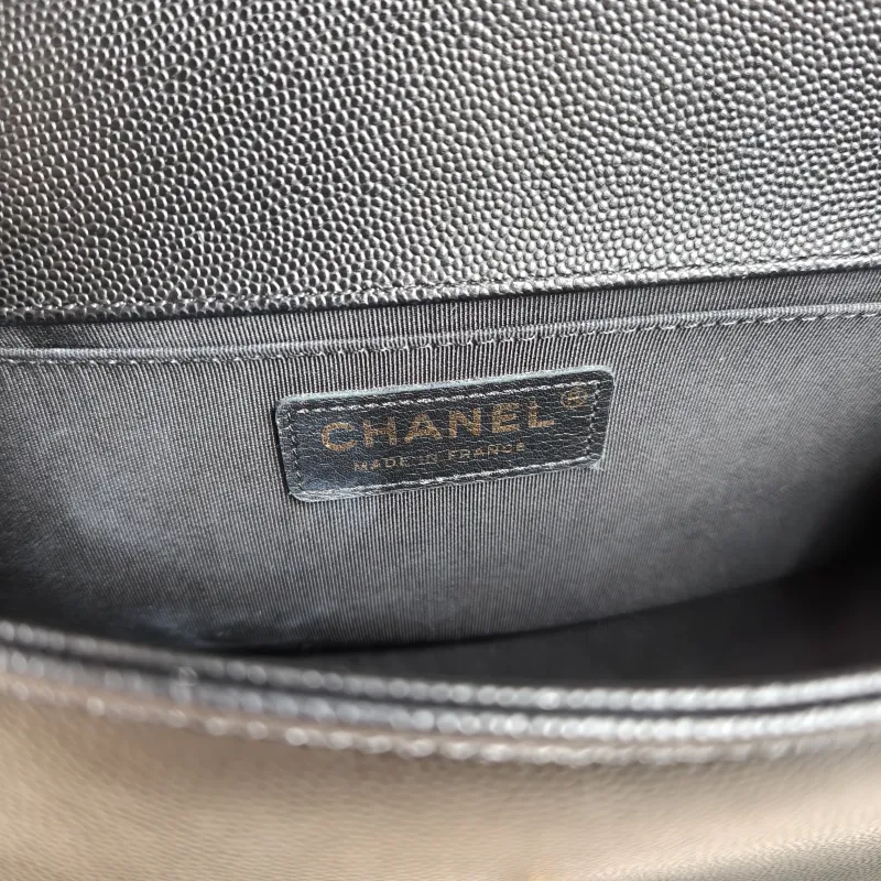 Chanel Crossbody Bag Le Boy​ Black Grained Calfskin Medium 25 × 9 × 15 cm 26 — detail view 12 of 12