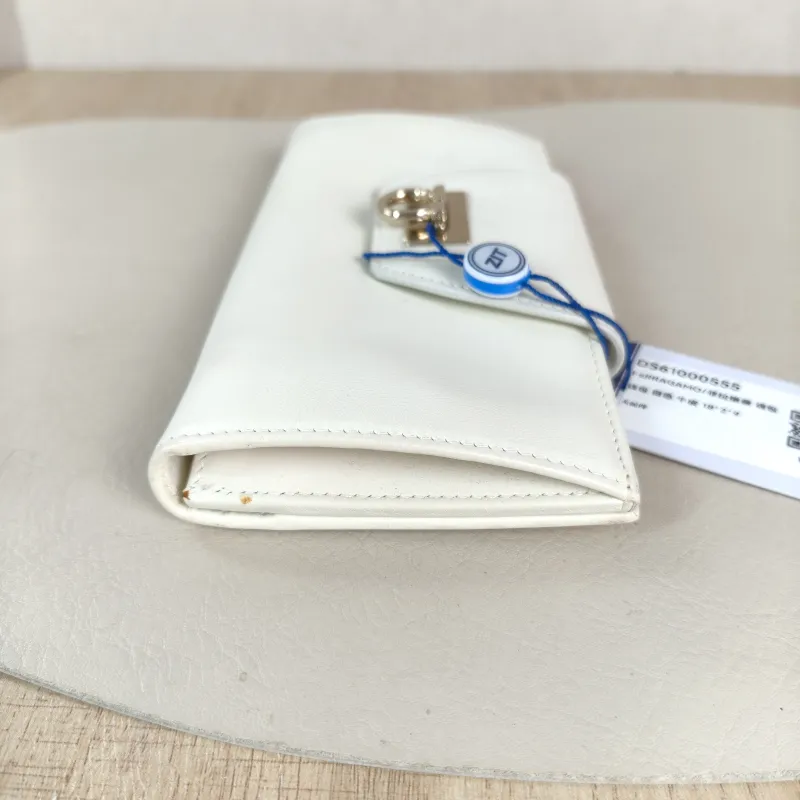 FERRAGAMO Wallet Wallet White Calfskin 18 × 2 × 9 cm — detail view 9 of 9