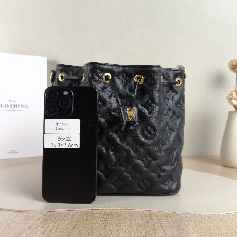 Louis Vuitton Shoulder Bag NÉONOÉ Bucket Bag Black Calfskin One Size 19.5 × 9 × 19.5 cm — cover view 2 of 5