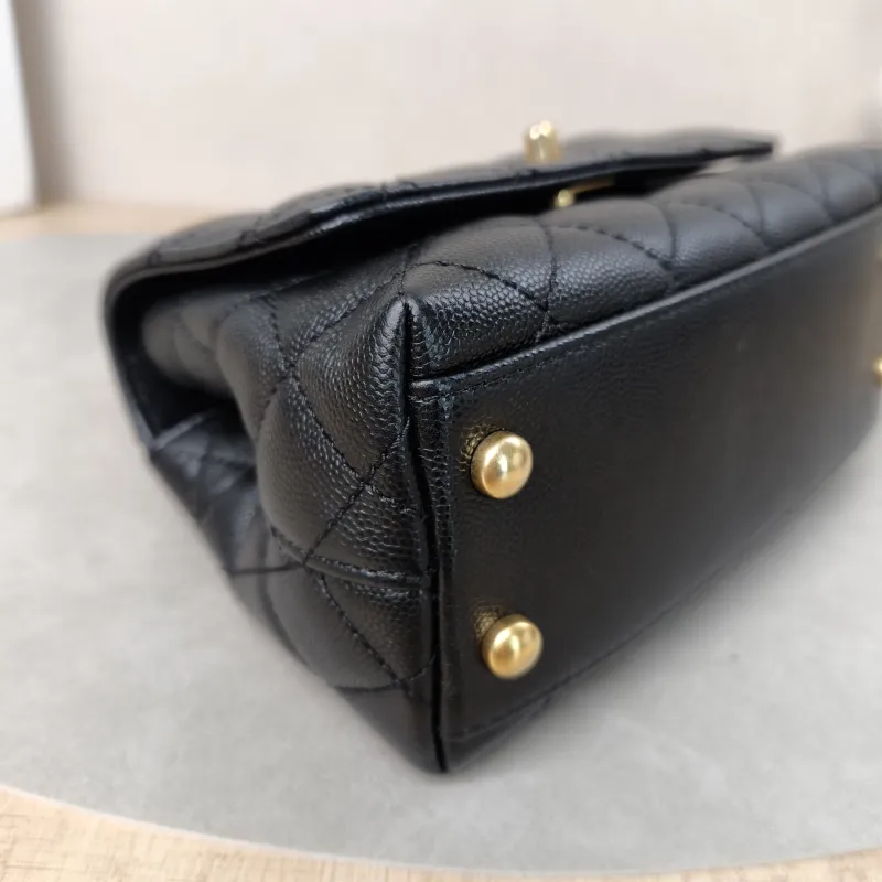 Chanel Crossbody Bag Edition coco handle Black Grained Calfskinmini19 × 9 × 13 cm — detail view 2 of 18
