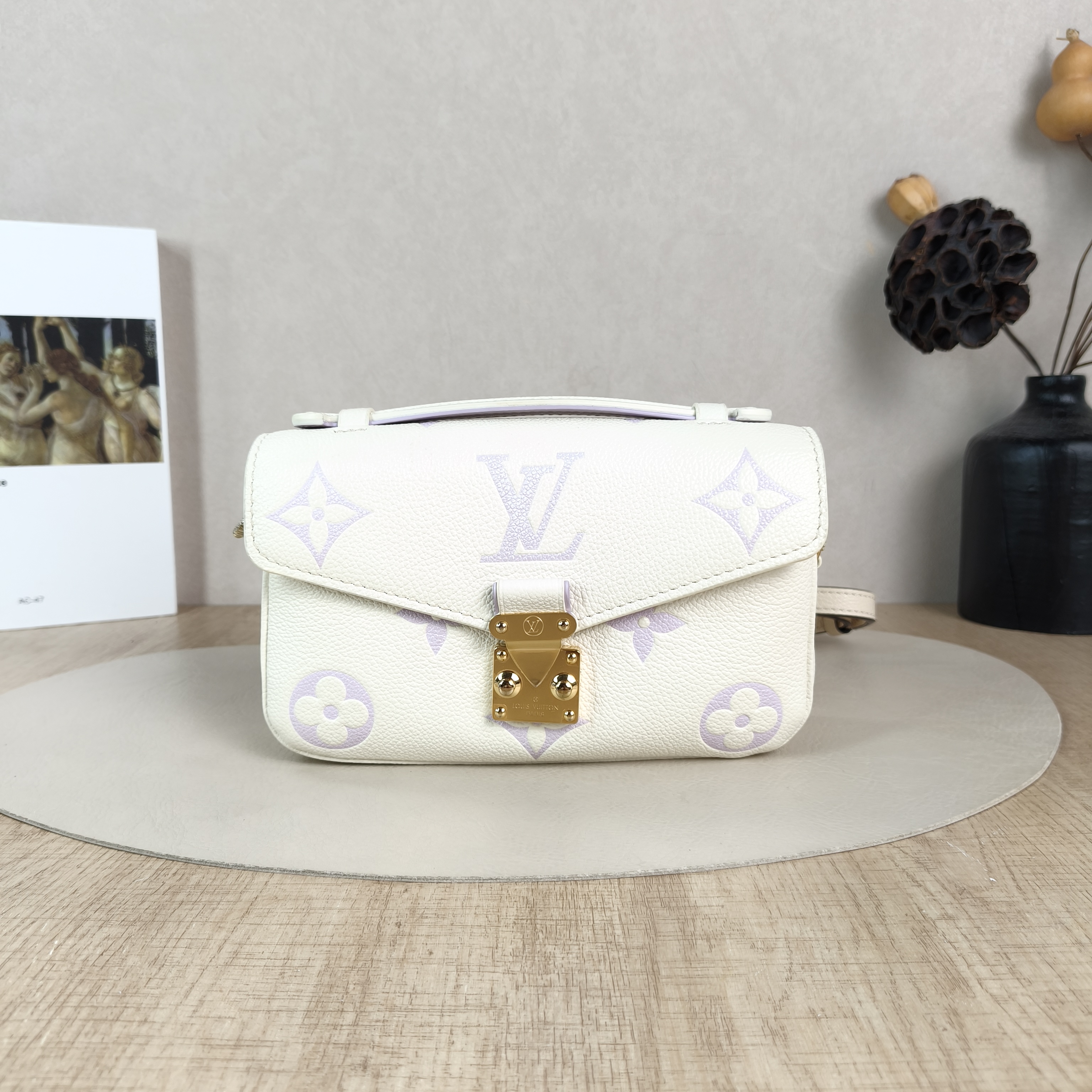 Louis Vuitton Crossbody Bag Pochette Métis East West White · Empreinte Embossed Calfskin Monogram Small21.5 × 6 × 13.5 cm