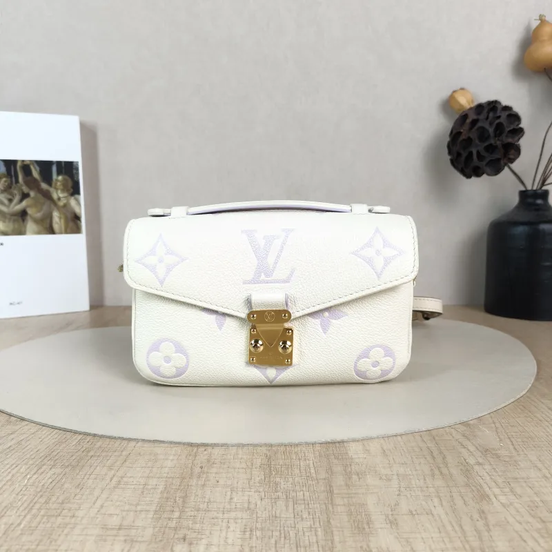 Louis Vuitton Crossbody Bag Pochette Métis East West White · Empreinte Embossed Calfskin Monogram Small21.5 × 6 × 13.5 cm