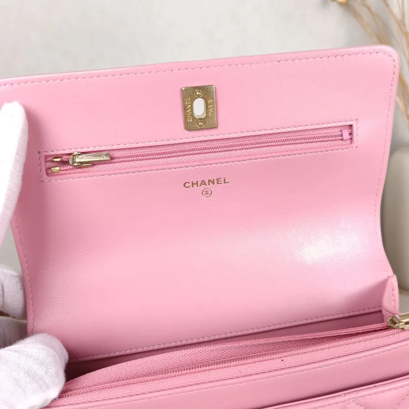 Chanel Crossbody Bag Pink Lambskin 18.5 × 5 × 12 cm — detail view 6 of 13