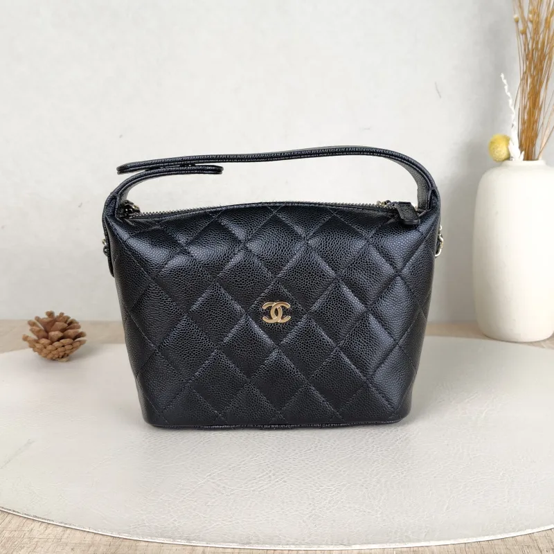 Chanel Crossbody Bag Crossbody Bag Black Grained Calfskin One Size21.5 × 7.5 × 19 cm