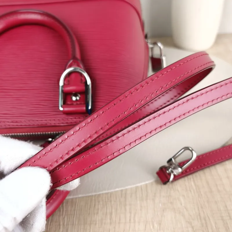 Louis Vuitton Crossbody Bag Alma BB Red Epi Embossed Calfskin BB23.5 × 11.5 × 17.5 cm — detail view 7 of 12
