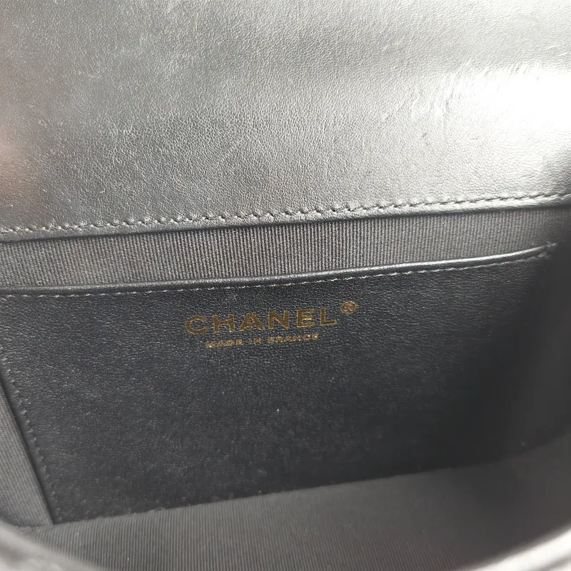 Chanel Crossbody Bag Pearl Black Lambskin Small 19 × 6 × 14 cm — detail view 9 of 11