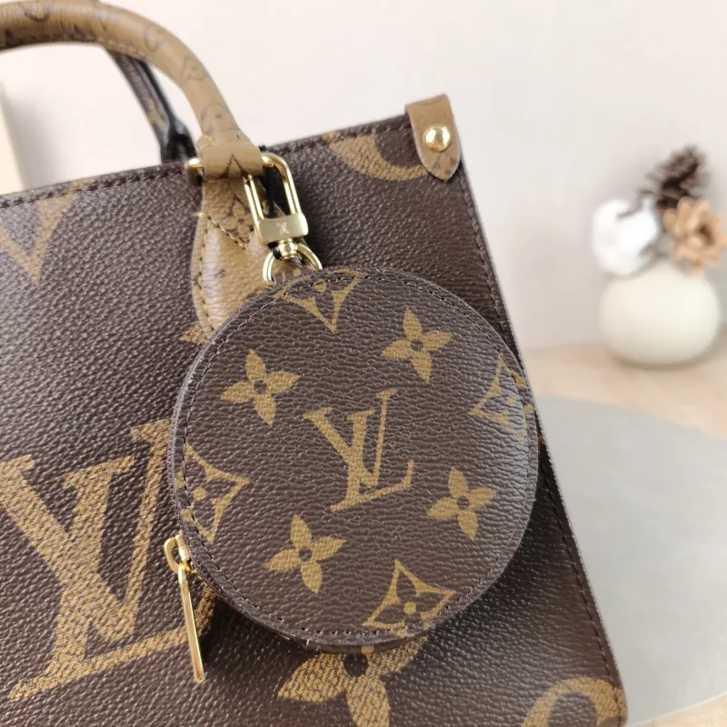 Louis Vuitton Shoulder Bag Onthego Monogram PVC Small 25 × 11.5 × 19 cm — detail view 1 of 14