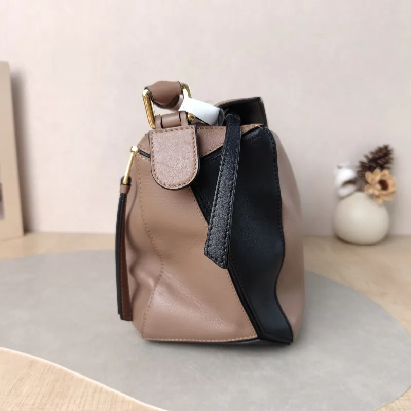 LOEWE Crossbody Bag Puzzle Brown Colorblock Calfskin Medium 29 × 14 × 19.5 cm — detail view 13 of 14