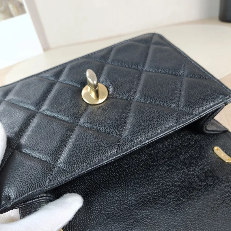 Chanel Crossbody Bag Edition Black Grained Calfskin 20 × 7 × 14.5 cm — detail view 8 of 12