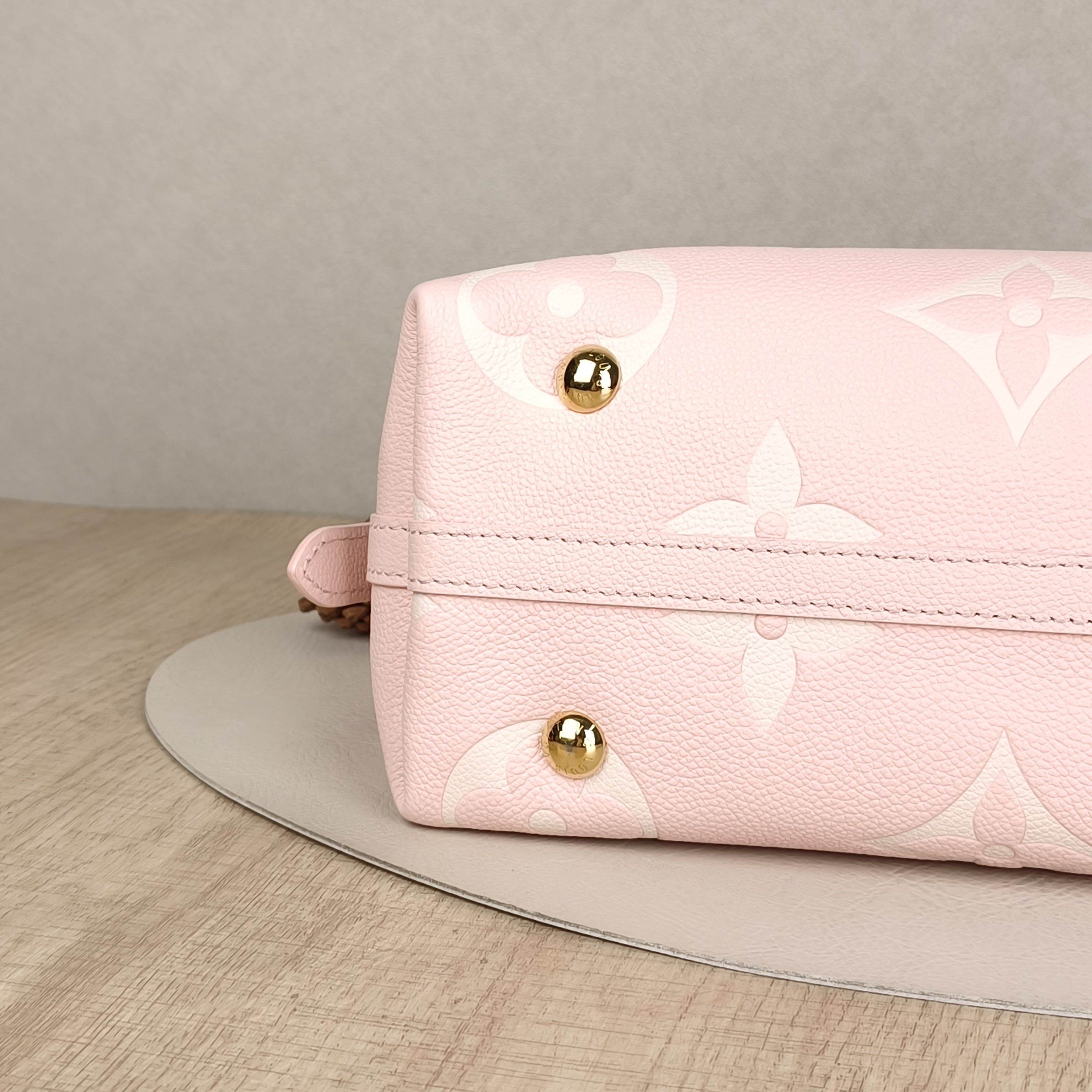 Louis Vuitton Crossbody Bag Carryall — cover view 2 of 10