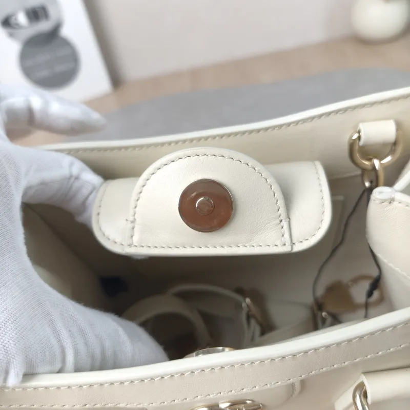GUCCI Top Handle Bag Diana Top Handle Bag White Calfskin One Size20 × 9.5 × 16 cm — detail view 9 of 13