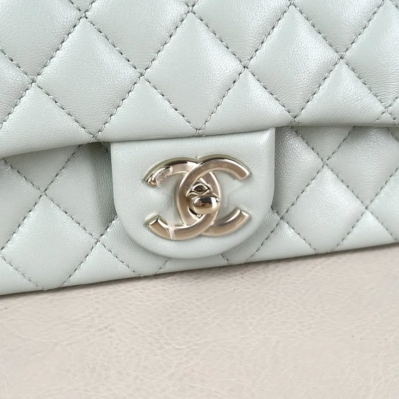 Chanel Crossbody Bag Classic Flap Large Mini CF Mini Green Lambskin C mini 20 × 6 × 12 cm — detail view 4 of 15