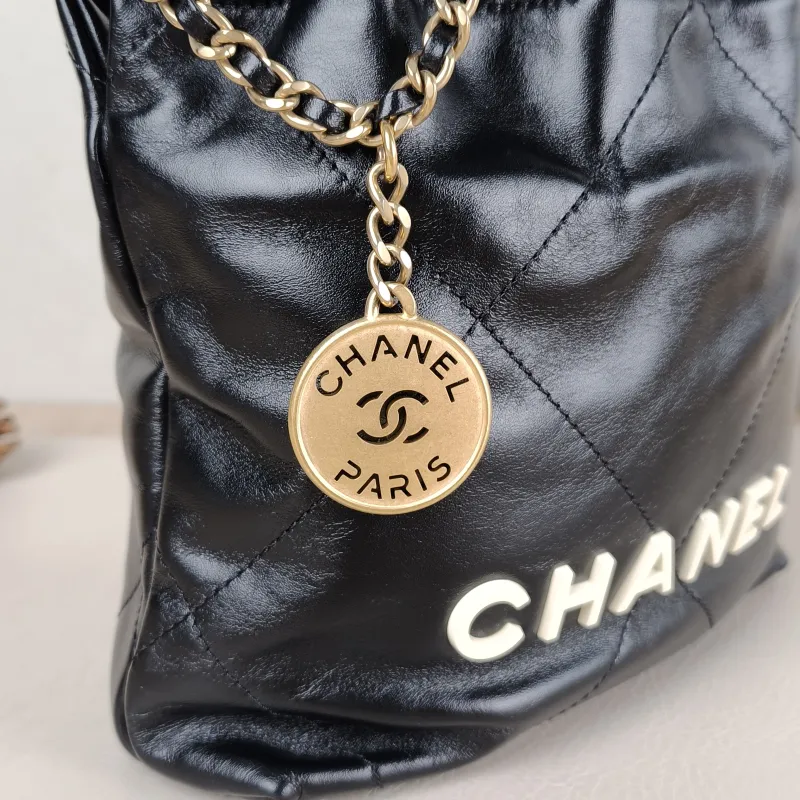 Chanel Shoulder Bag 22Bag Black CC alfskin Mini 20 × 6 × 19 cm — detail view 5 of 12