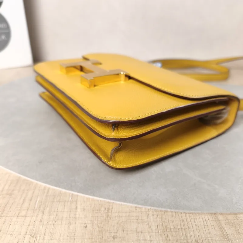 Hermès Crossbody Bag Constance 19 Gold-Tone Hardware Epsom Calfskinmini18 × 4 × 15 cm Conditioned — detail view 13 of 15