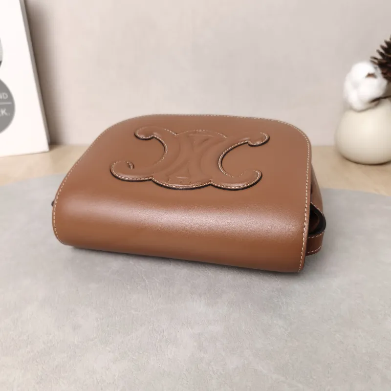 CELINE Crossbody Bag FOLCO TRIOMPHE Caramel Calfskin One Size18.5 × 7 × 15 cm — detail view 5 of 16