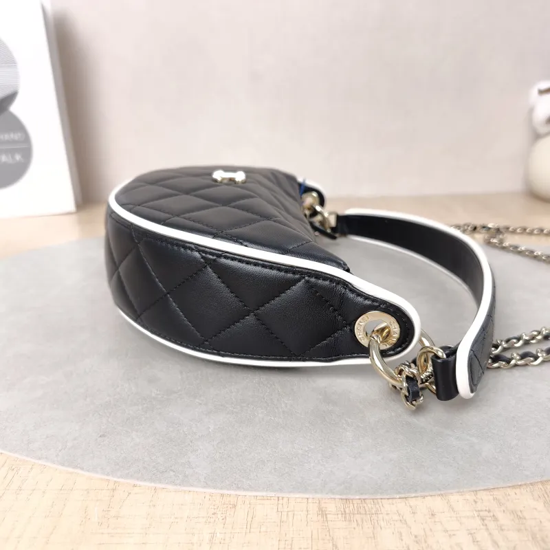 Chanel Crossbody Bag26s Top Handle Crossbody Bag Lambskin One Size22 × 6 × 15 cm — detail view 13 of 15