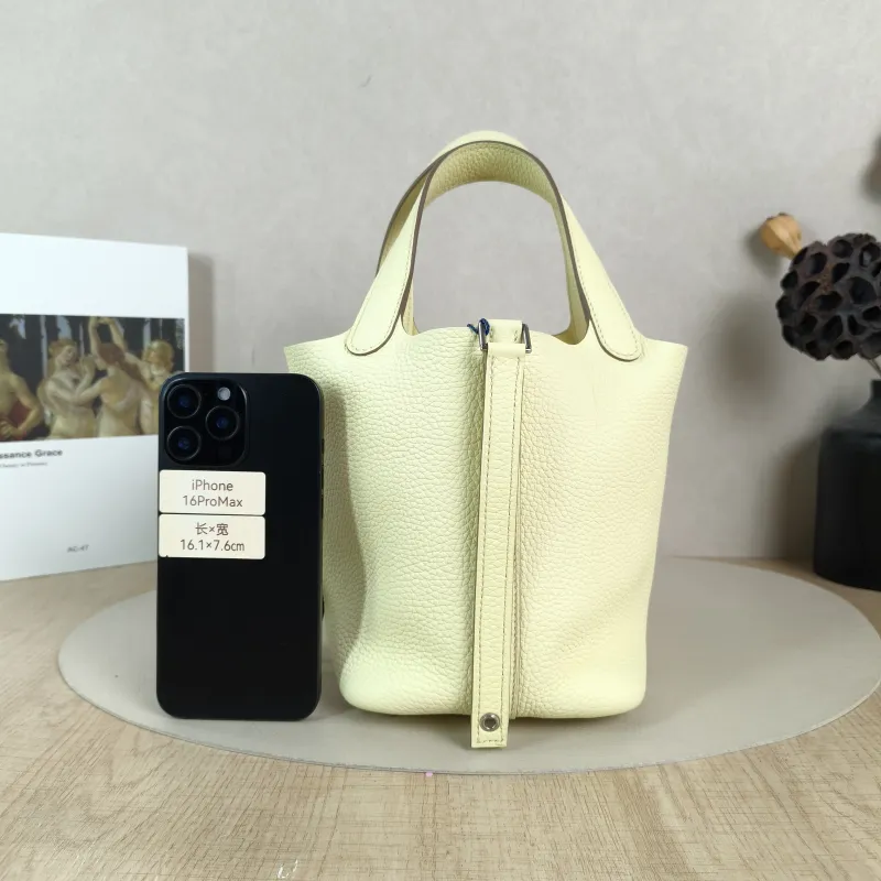 Hermès Top Handle Bag Picotin Lock 18 18 Taurillon Clemence TC Calfskin Small18 × 13 × 18 cm — cover view 5 of 6