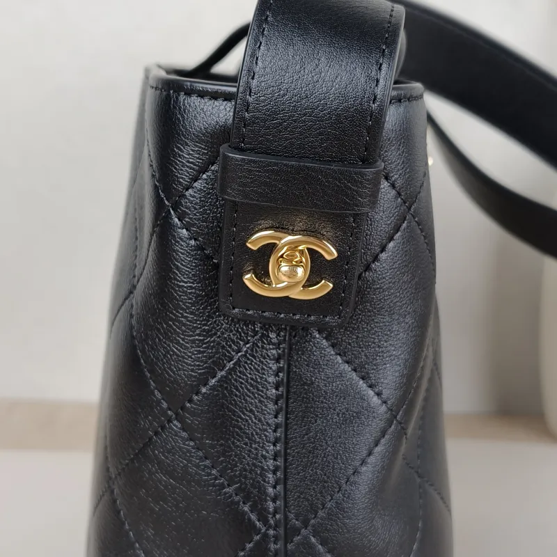 Chanel Crossbody Bag26s Bucket Bag Black Lambskin Small26 × 11 × 19 cm — detail view 3 of 14