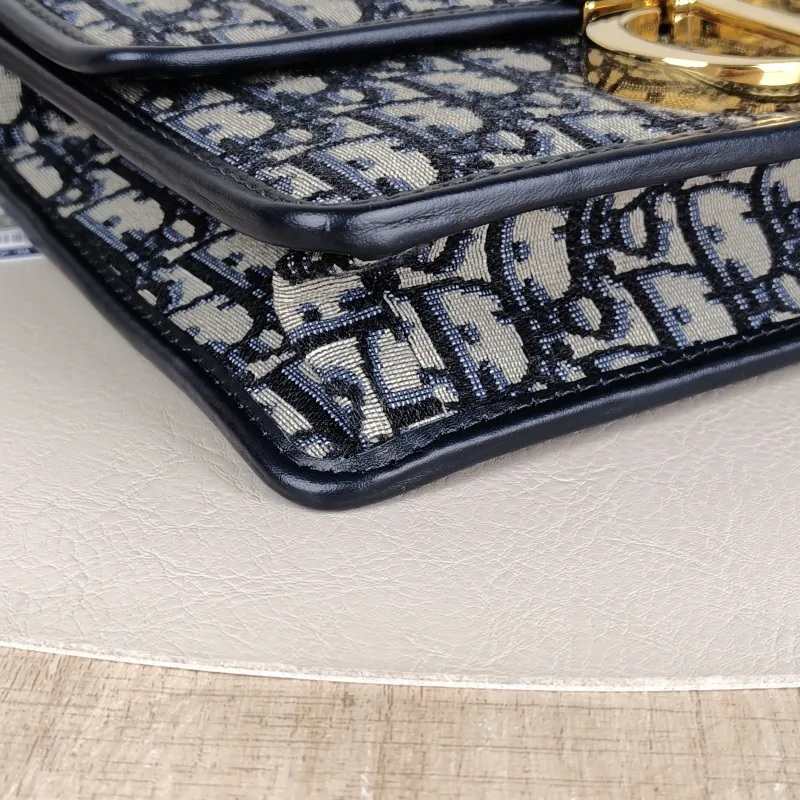 DIOR Crossbody Bag30Montaigne 30 Edition Canvas Medium24 × 8 × 17 cm — detail view 7 of 11