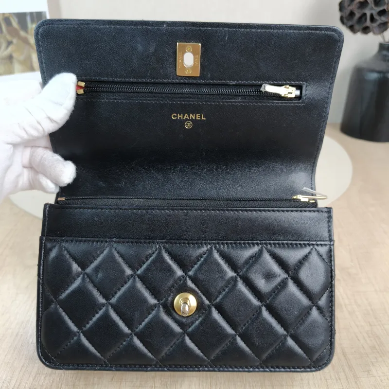 Chanel Crossbody Bag woc Black Lambskinmini19.2 × 3.5 × 12.3 cm — detail view 9 of 11