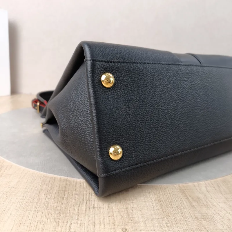 Louis Vuitton Top Handle Bag ASTRID Top Handle Bag Black Calfskin One Size31 × 15 × 22 cm — detail view 7 of 12