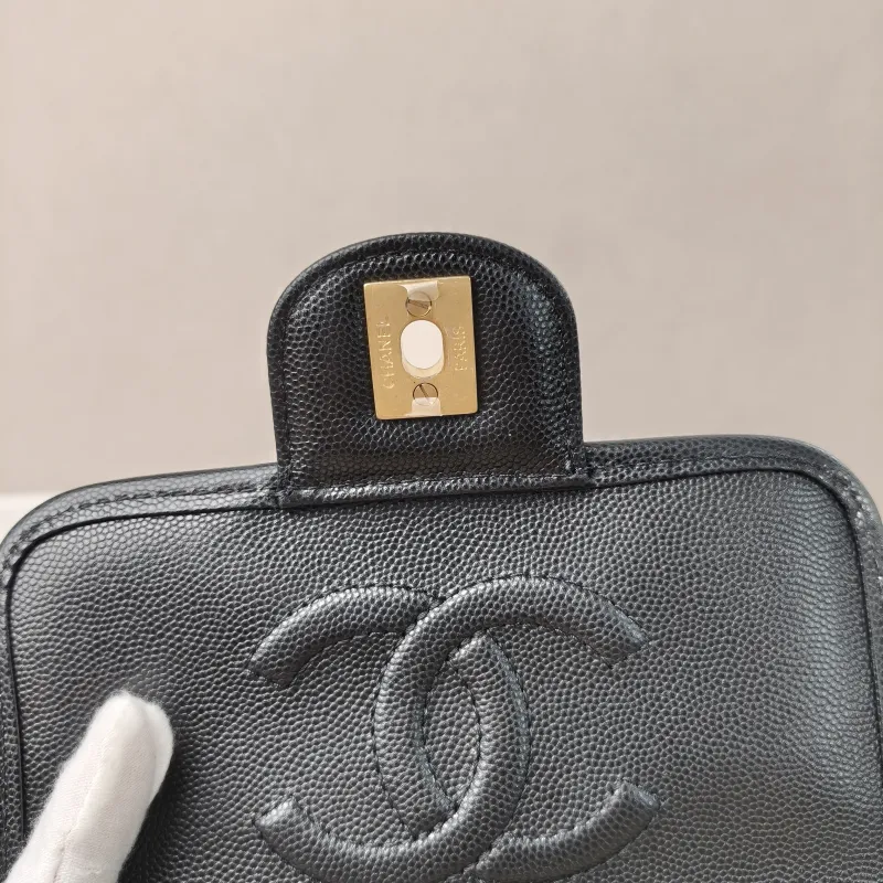 Chanel Crossbody Bag25b Messenger Bag Black Grained Calfskin Small17 × 7 × 16.5 cm — detail view 20 of 20